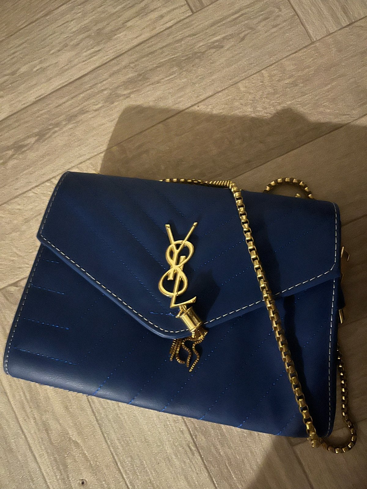 Stijlvolle blauwe schoudertas met gouden accenten, Ophalen of Verzenden, Zo goed als nieuw, Blauw, Schoudertasje