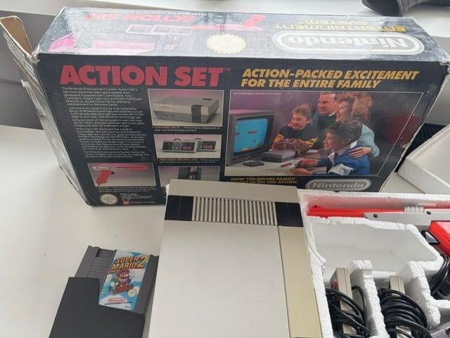 nintendo NES action set met doos, Spelcomputers en Games, Spelcomputers | Nintendo NES, Ophalen of Verzenden, Zo goed als nieuw