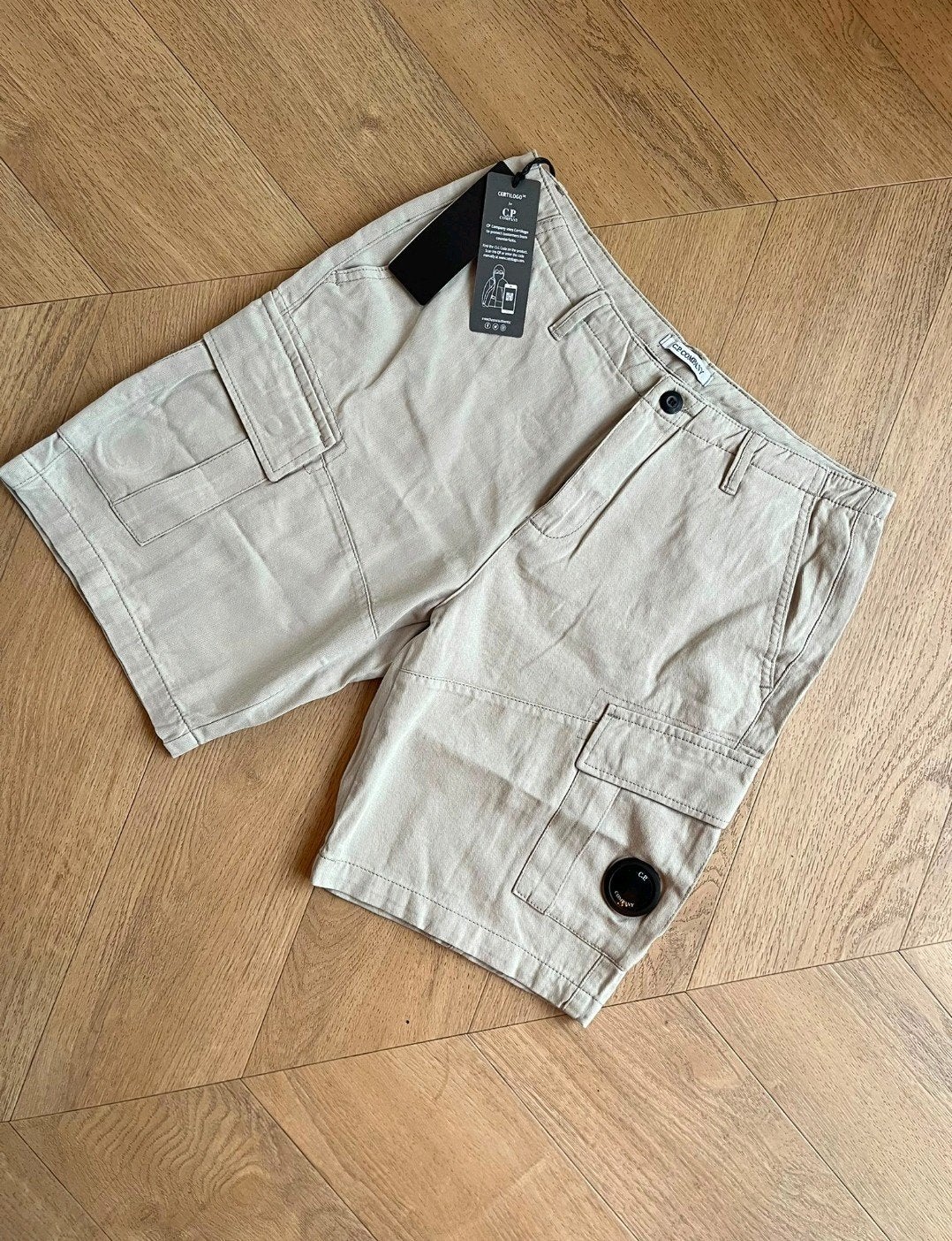 CP Company Korte Cargo Broek - Nieuw met kaartjes - Maat XL, Kleding | Heren, Ophalen, CP Company, Beige, Maat 56/58 (XL)