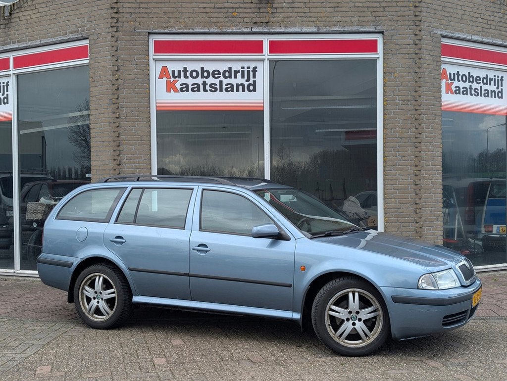 Skoda Octavia Combi 1.9 TDI Démarrage - Clima - Cruise, Voorwielaandrijving, Gebruikt, Zwart, 4 cilinders