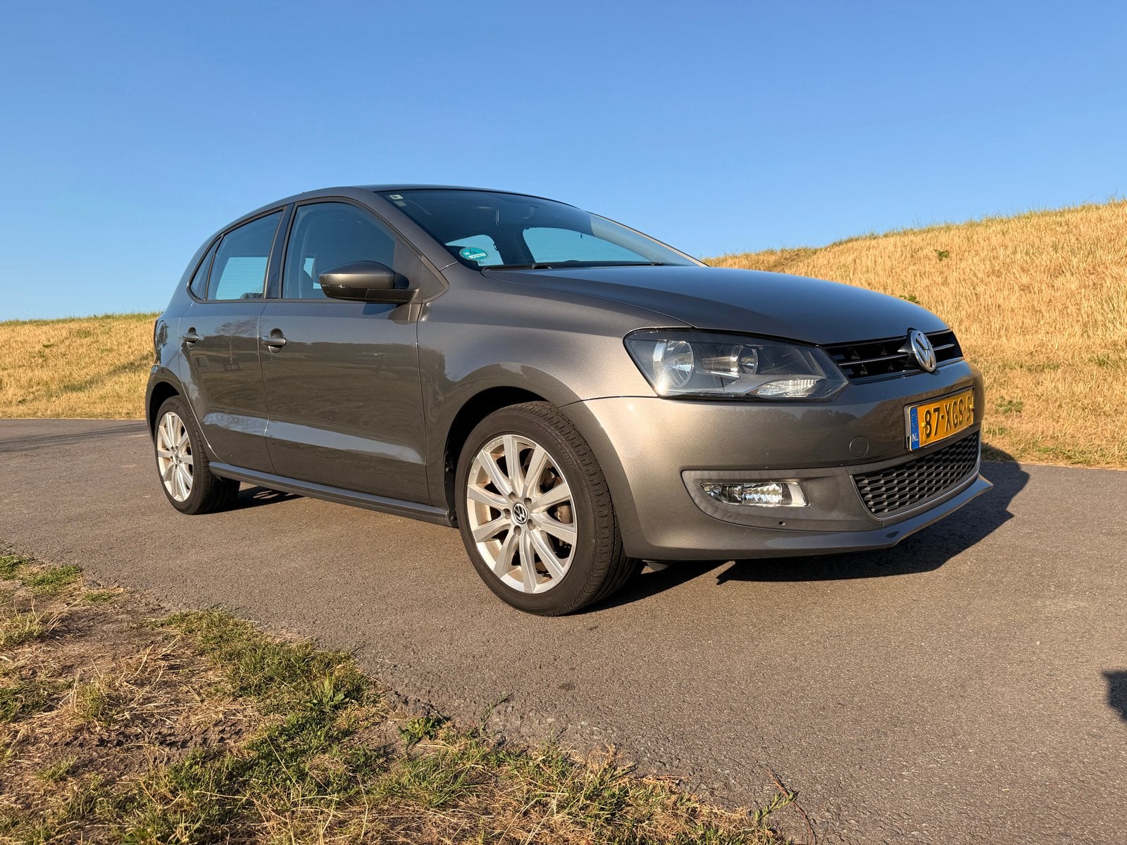 Volkswagen Polo 1.2 TSI 66KW 2012 Schade | Trekhaak | Grijs, Auto's, Voorwielaandrijving, 40 €/maand, 4 cilinders, Origineel Nederlands