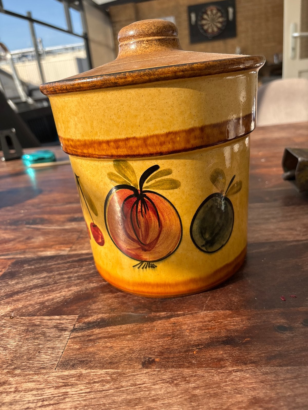 Vintage aardewerken pot met fruitdecor en deksel, Antiek en Kunst, Antiek | Keramiek en Aardewerk, Ophalen