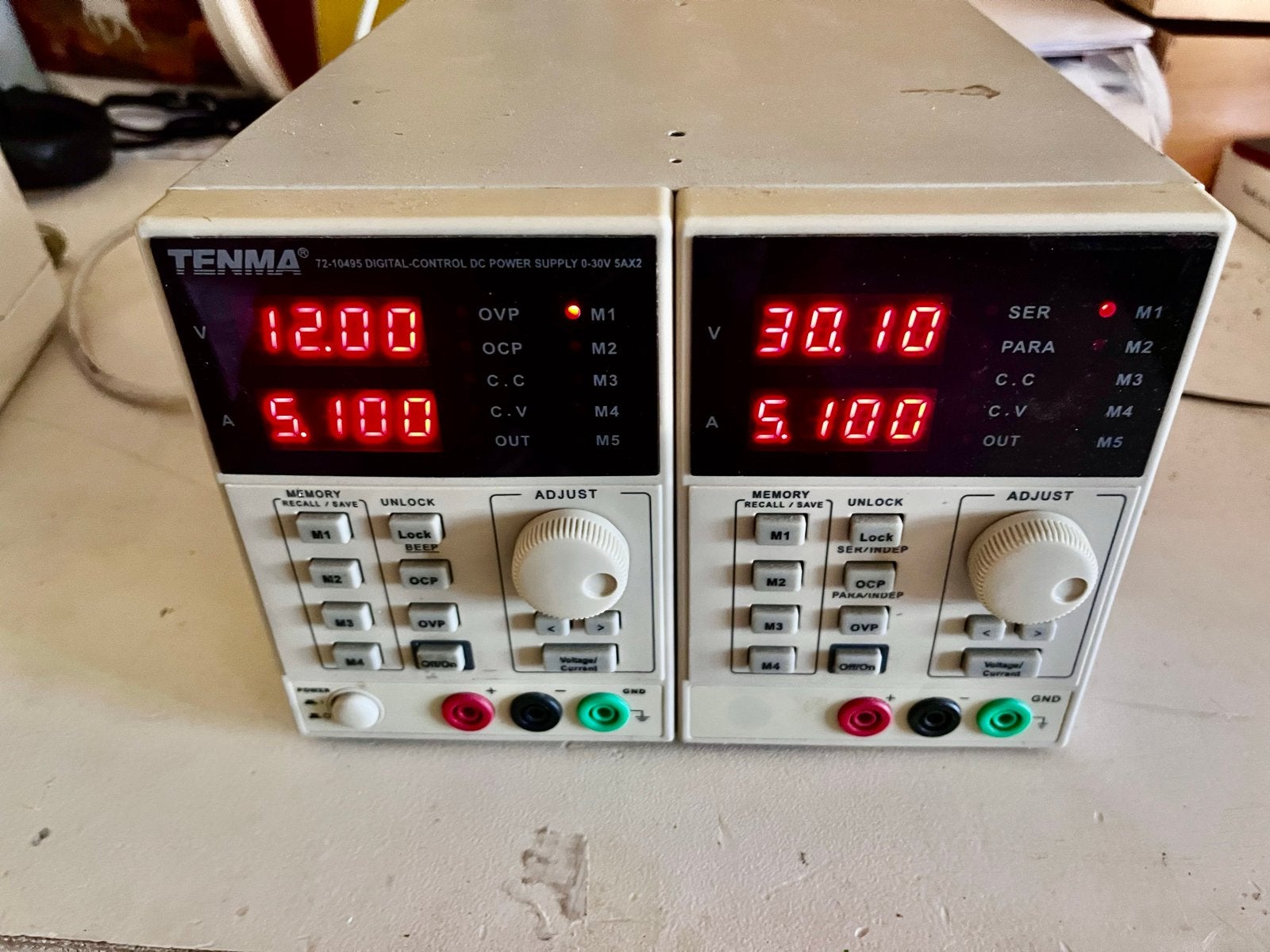 Tenma T2-10495 Digitale DC Voeding 0-30V 5A x2, Ophalen of Verzenden, Gebruikt