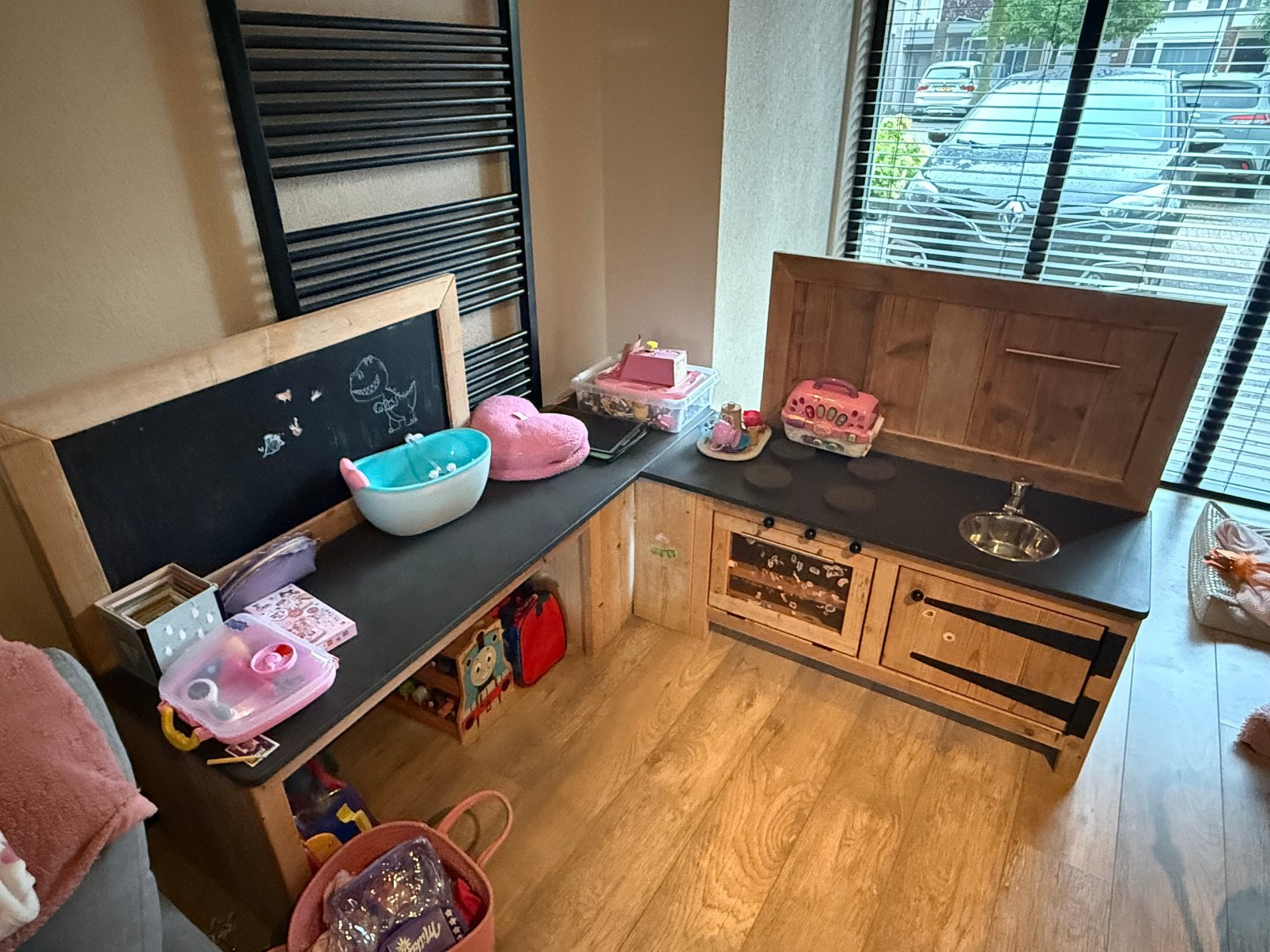 Speelgoed keuken en kinder bureau van steigerhout, Ophalen, Gebruikt, Wit, Hout