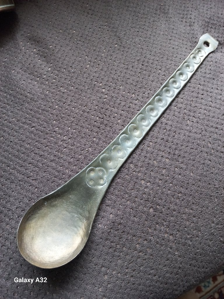 Antieke koperen lepel 34 cm en theezeef met zelfde patina, Ophalen of Verzenden, Koper