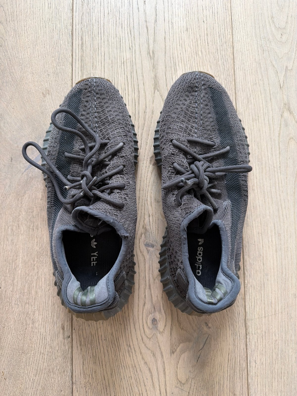 Adidas Yeezy Boost 350 V2 'Charcoal' - Maat 41, Kleding | Heren, Schoenen, Ophalen, Gedragen, Overige kleuren, Sneakers of Gympen