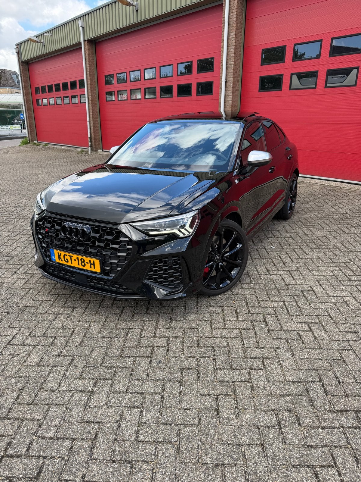 Audi RS Q3 Sportback Facelift Pano 360  Matrix Trekhaak, Automaat, 1675 kg, Zwart, 10 km/l