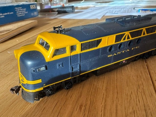 H0 Santa Fé, tweedelige digitale trein, Hobby en Vrije tijd, Overige merken, Gebruikt, Ophalen of Verzenden, Gelijkstroom