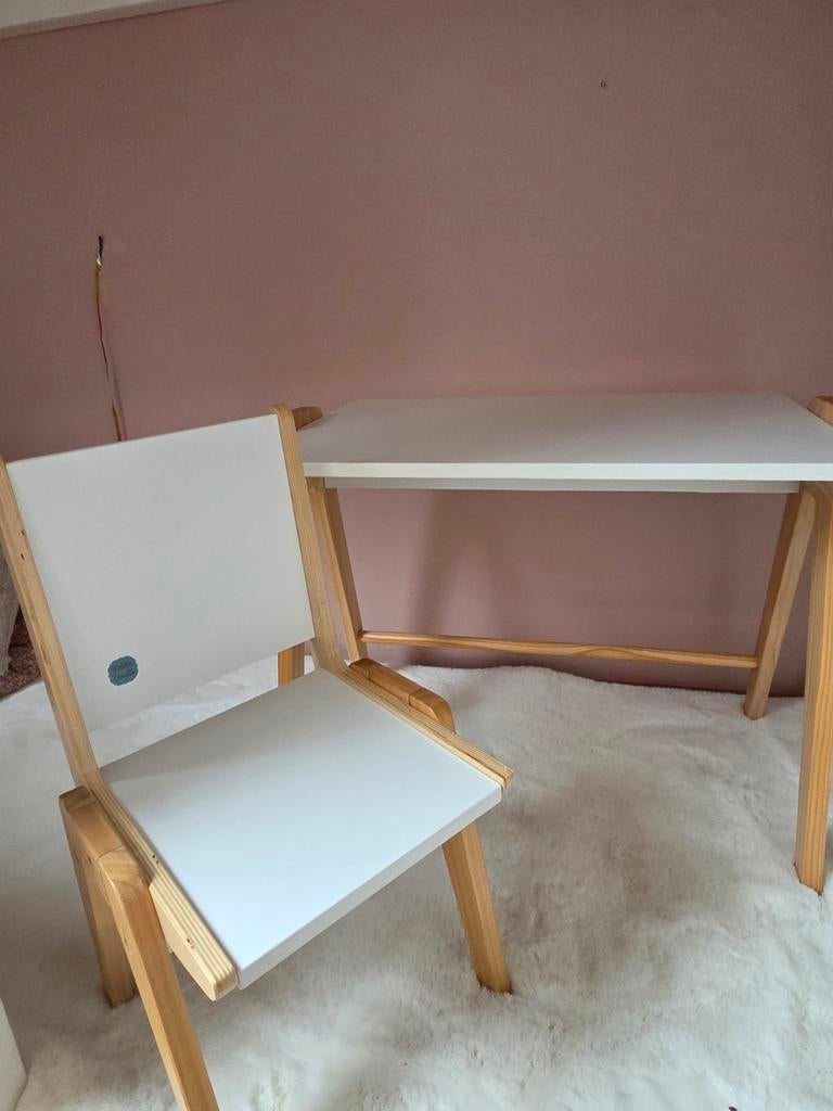 Bureautje en stoeltje Petit Amélie, Kinderen en Baby's, Kinderkamer | Tafels en Stoelen, Ophalen, Stoel(en)