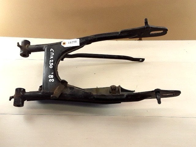 CM250 1981 - 1983 Honda Achterbrug D1-34830, Motoren