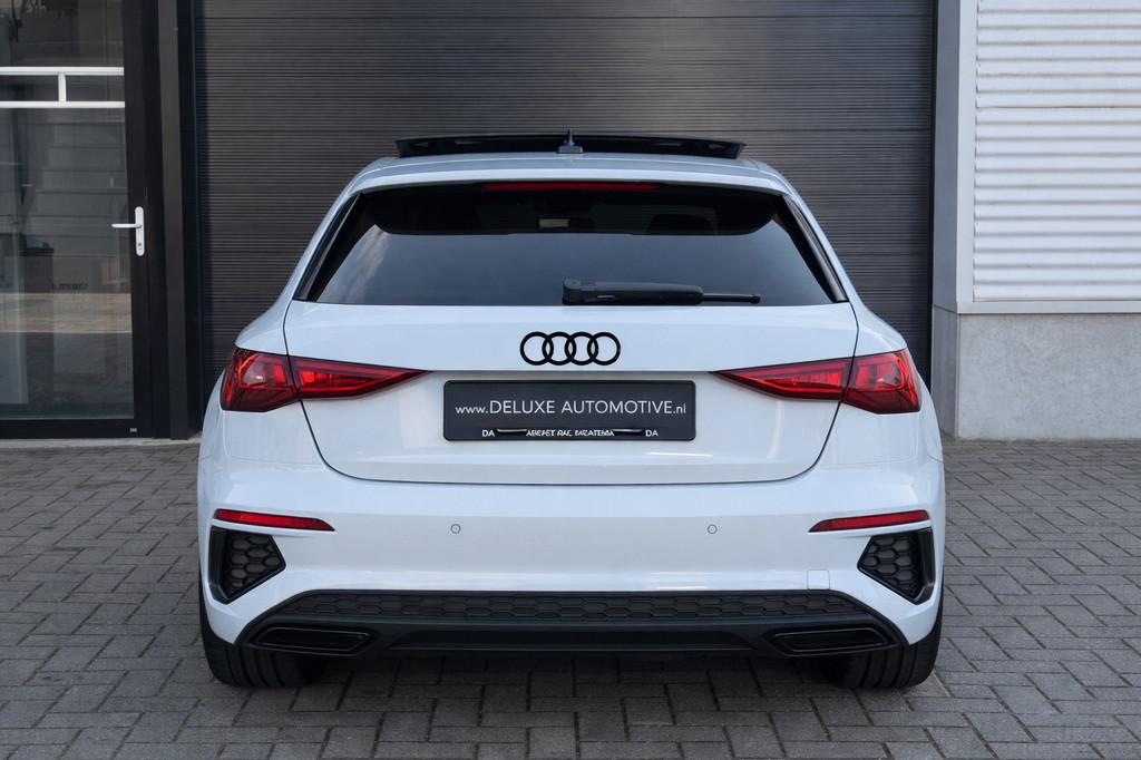 Audi A3 Sportback 35 TFSI 3x S line Panoramadak, Virtual, Zwart, 4 cilinders, 150 pk, Leder en Stof