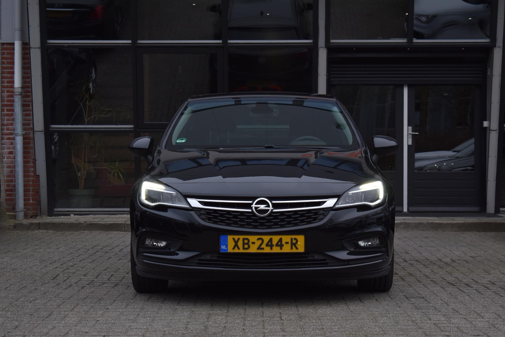 Opel Astra 1.4 Turbo Online Edition Automaat Cruise, Auto's, Stof, Gebruikt, 620 kg, Zwart