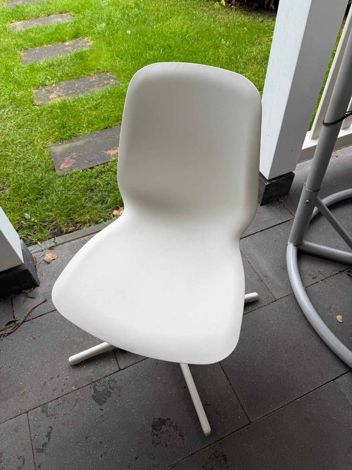 Wit buro stoeltje ikea - draaibaar en verstelbaar in hoogte, Ophalen, Zo goed als nieuw, Kunststof, Verstelbaar