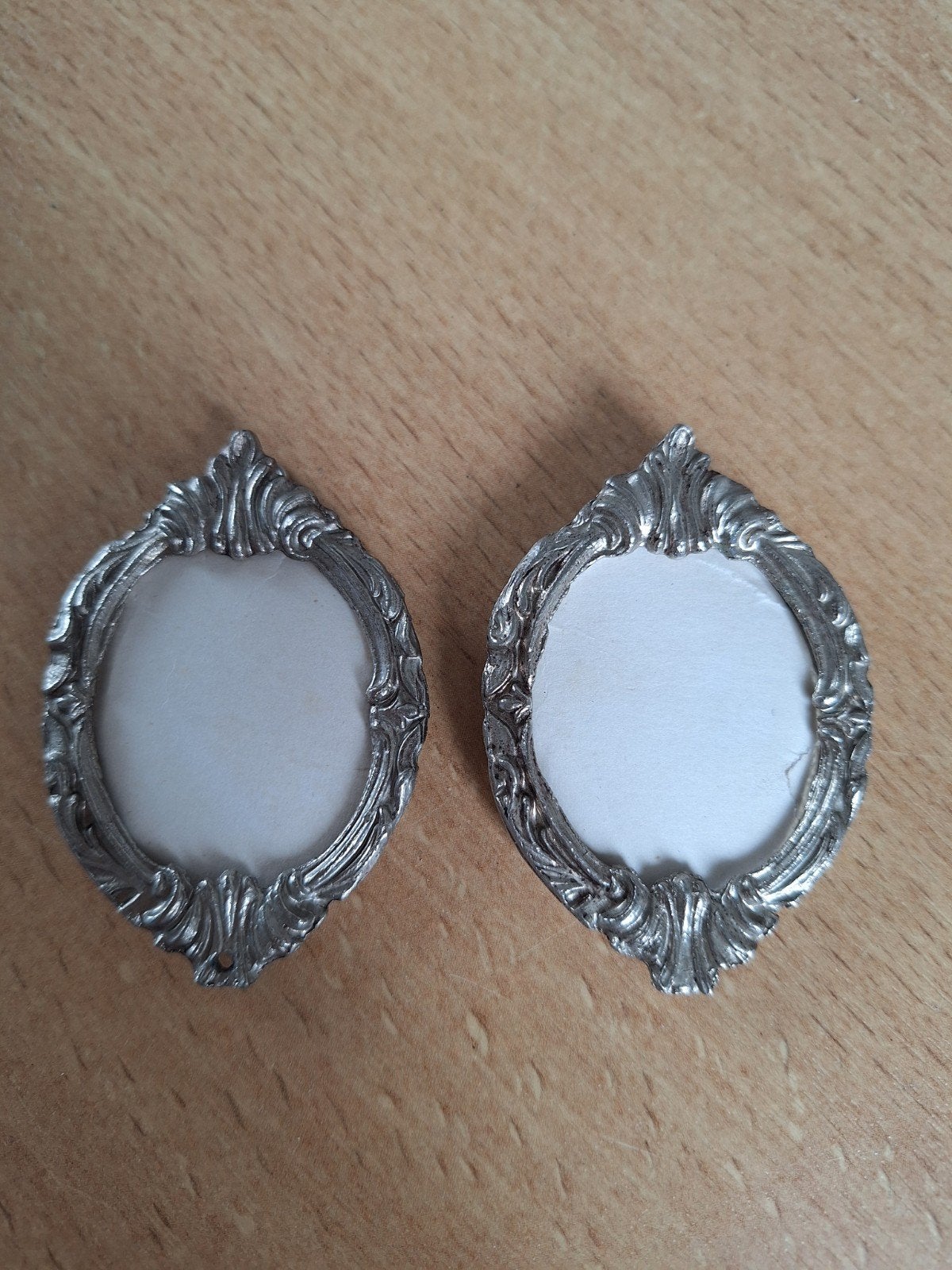 Set van 2 sierlijke fotolijstjes, zilverkleurig metaal, Gebruikt, Ophalen of Verzenden, Fotolijst, Metaal