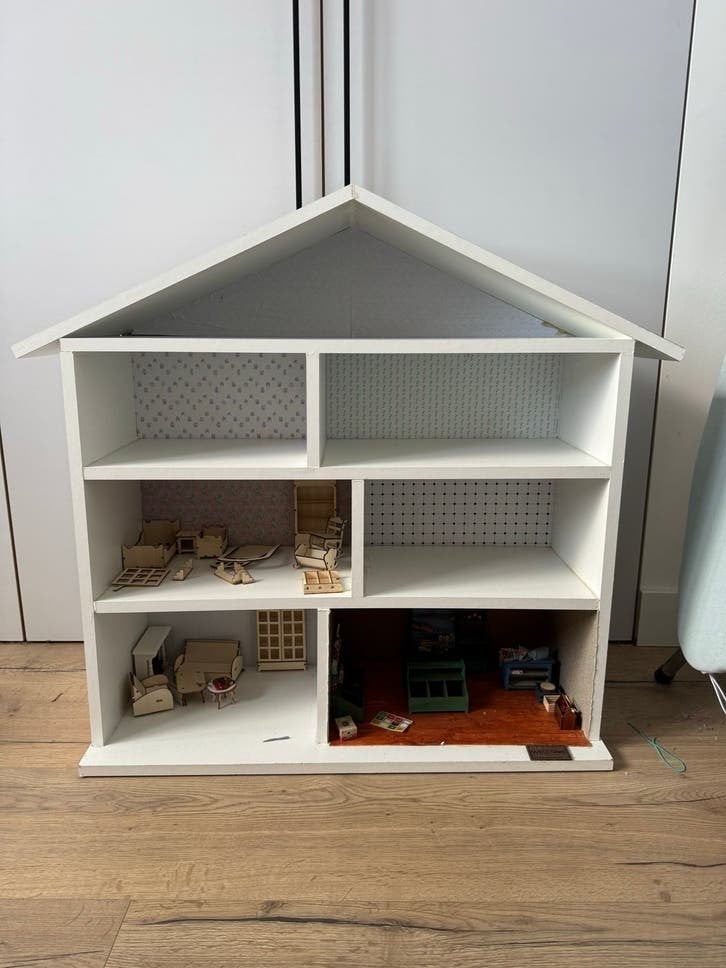 Groot wit poppenhuis - Exclusief meubeltjes, Ophalen, Gebruikt, Poppenhuis