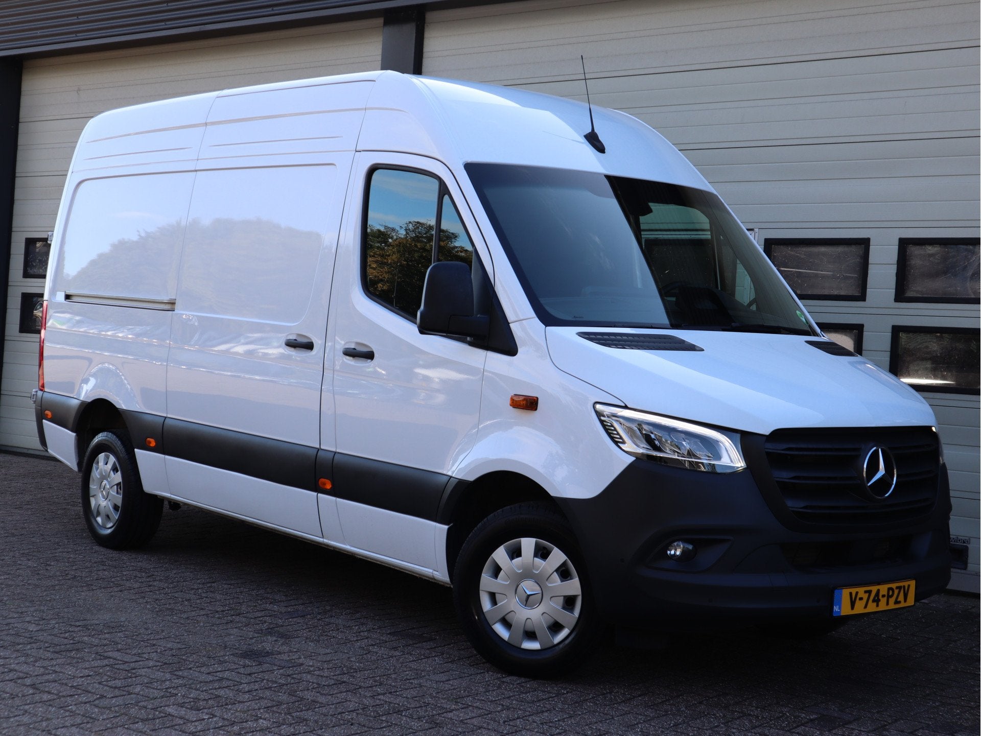 Mercedes-Benz Sprinter 317 CDI Automaat L2H2 RWD - LED - Mbu, Automaat, Gebruikt, Euro 6, 4 cilinders