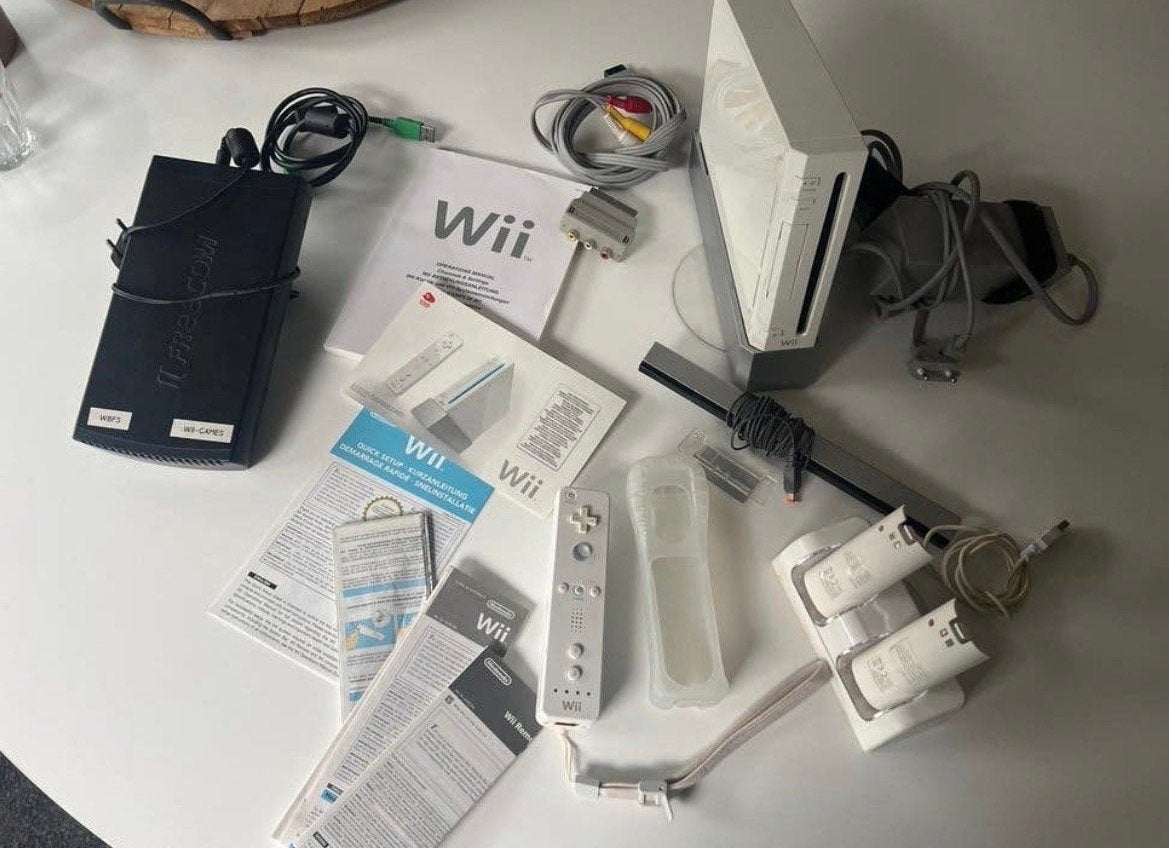 Wii console set met controller, 180GB harde schijf met games, Ophalen of Verzenden, Gebruikt, Met 1 controller, Met games
