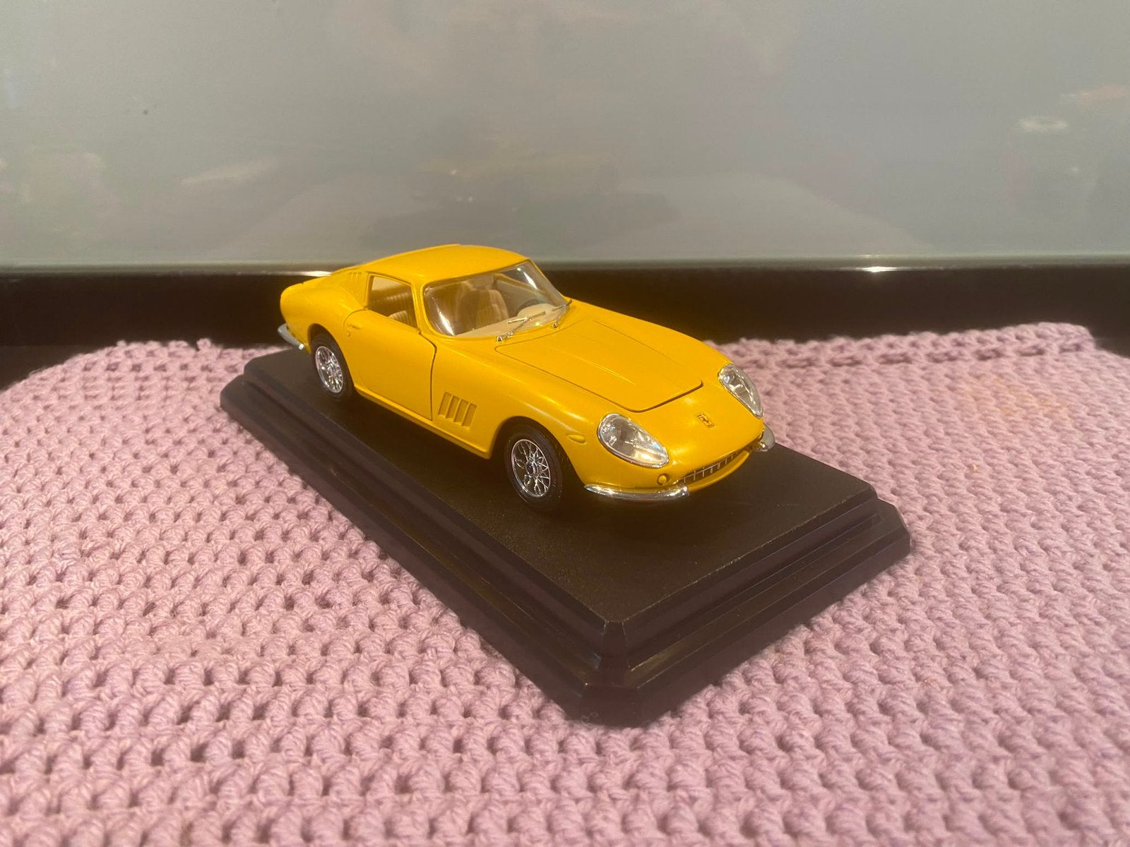 Ferrari 275 gtb/4, Hobby en Vrije tijd, Modelauto's | 1:24, Ophalen of Verzenden, Zo goed als nieuw, Auto, Bburago