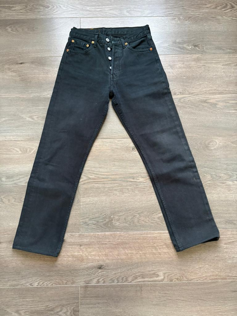 Levis 501 size 28, Ophalen of Verzenden, Zo goed als nieuw, Blauw, W32 (confectie 46) of kleiner