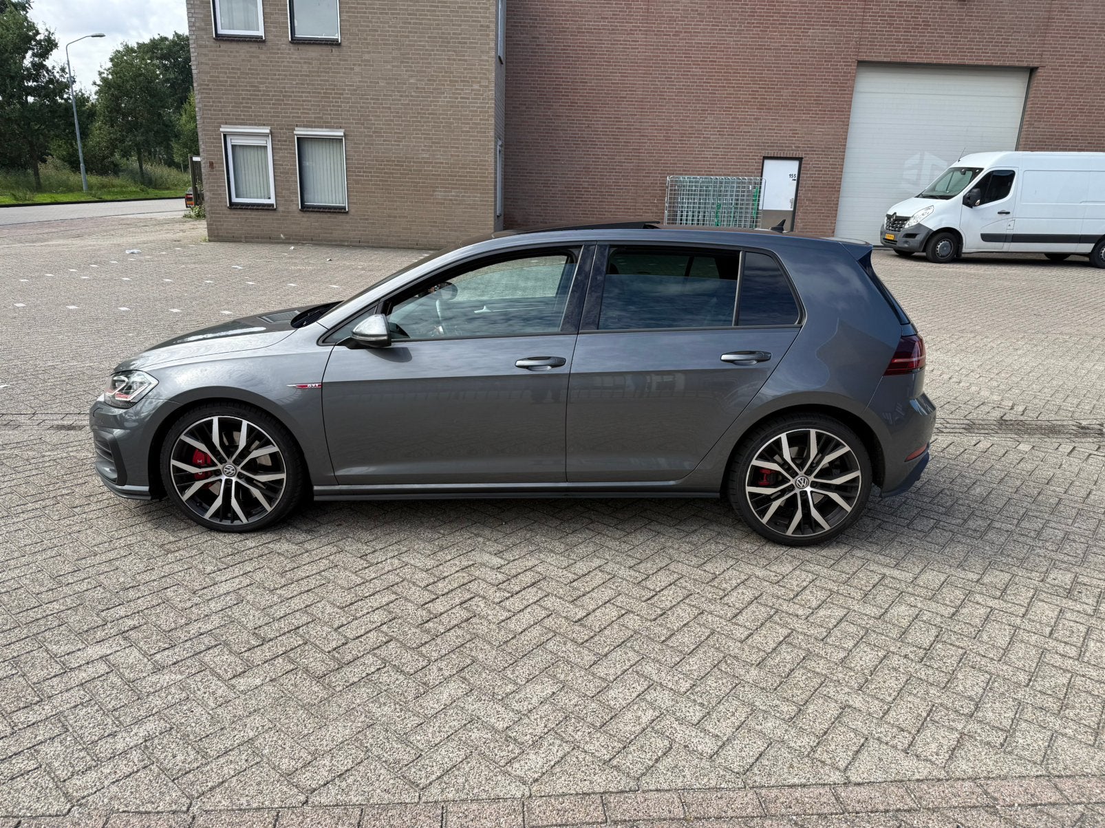 Volkswagen Golf 2.0 TSI 245pk 7-DSG 5D 2019 Grijs, 1345 kg, 4 cilinders, 1984 cc, 1600 kg