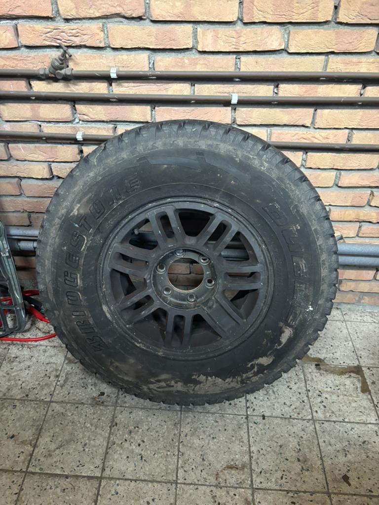 Bridgestone Dueler A/T 4 stuks zwart snel weg ivm ruimte!!, Ophalen, Zo goed als nieuw