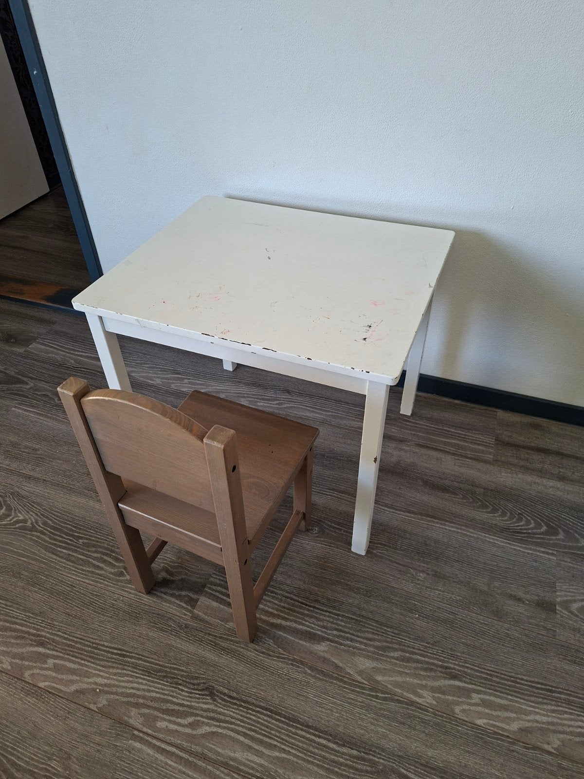 Kinderkamer tafeltje met stoel voor peuter en kleuter, Kinderen en Baby's, Kinderkamer | Tafels en Stoelen, Ophalen, Tafel(s) en Stoel(en)