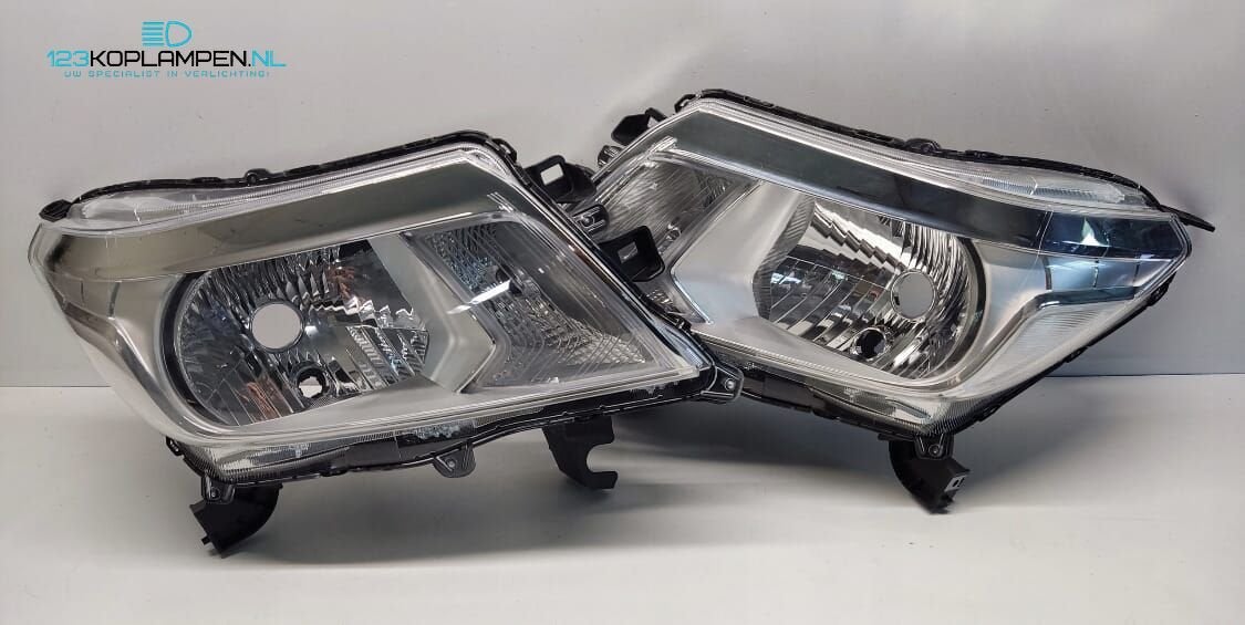 Nissan Navara 4 H4 koplamp links rechts, Auto-onderdelen, Gebruikt, -, -, Ophalen of Verzenden