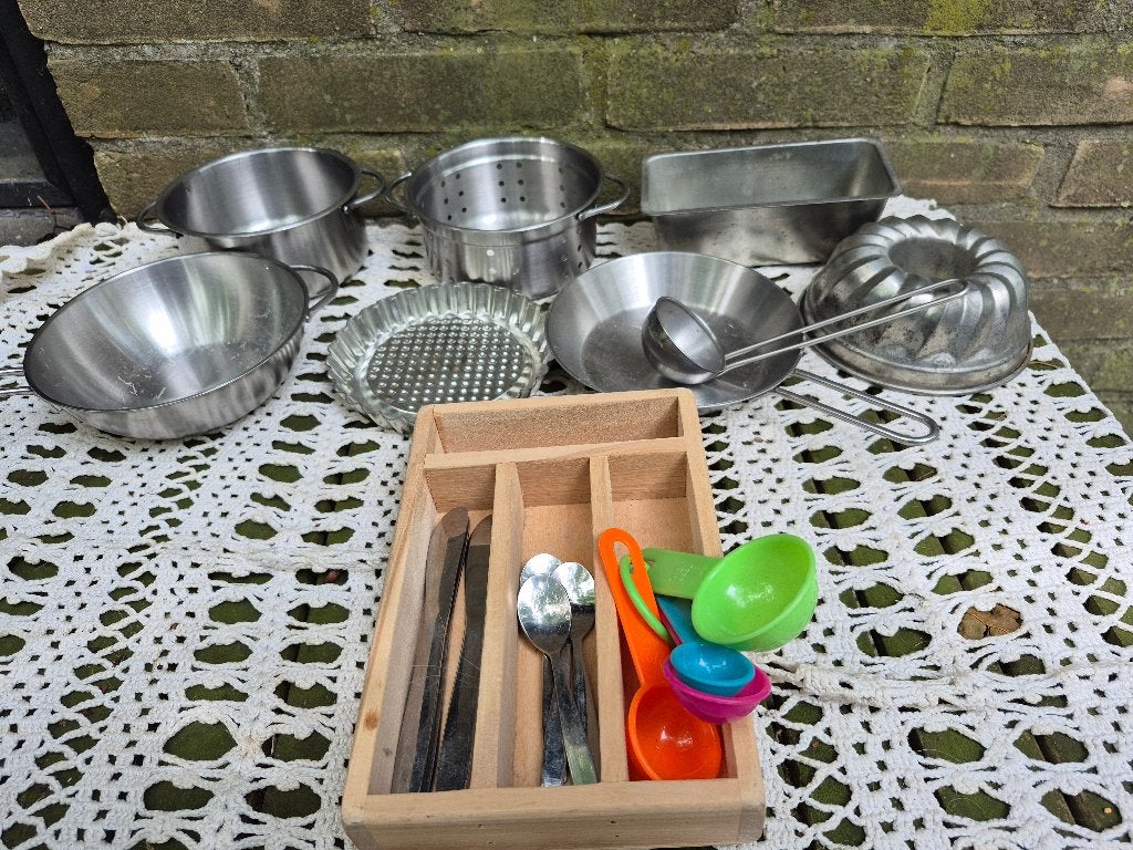 pannetjes voor de speelkeuken (gereserveerd), Ophalen of Verzenden, Gebruikt, Overige materialen, Speelkeuken-accessoire