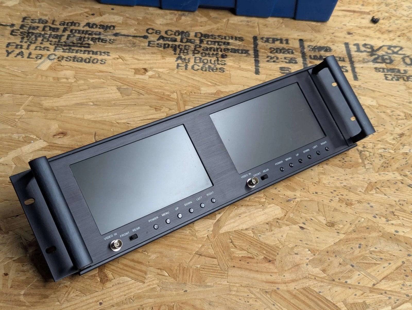 Professionele Dual Rack Monitor - Ideaal voor Studio, Ophalen, Gebruikt, Video