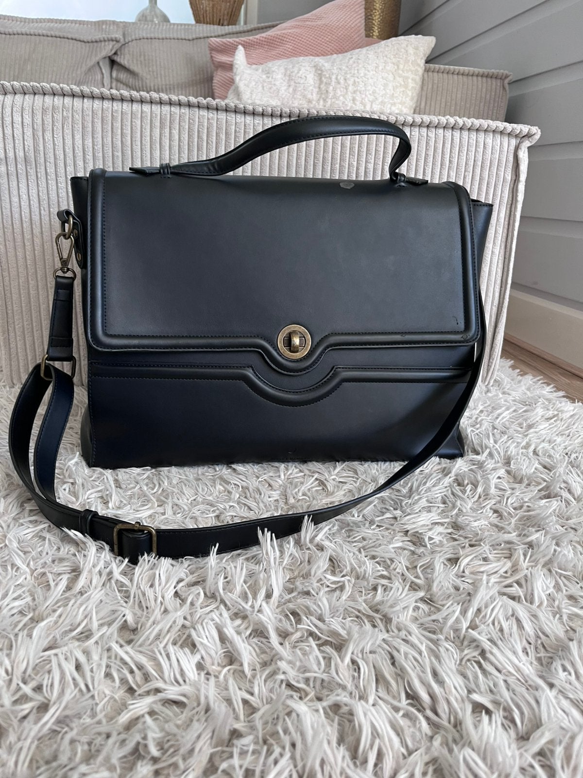 Leuke, grote en stijlvolle zwarte tas. Merk: Violet Hamden., Sieraden, Tassen en Uiterlijk, Ophalen of Verzenden, Zo goed als nieuw
