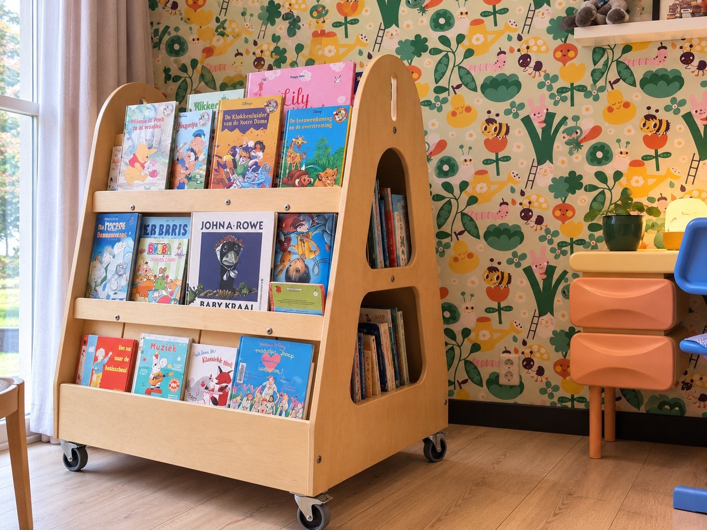 Boekenkast / boekenrek / bibliotheekkast op wielen, Ophalen, 105 cm of meer, Zo goed als nieuw, Minder dan 50 cm