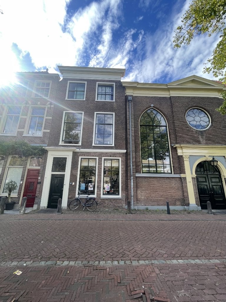 Kamer 23m2 + dakterras, Herengracht Leiden, 950 all-in, Huizen en Kamers, 20 tot 35 m², Leiden