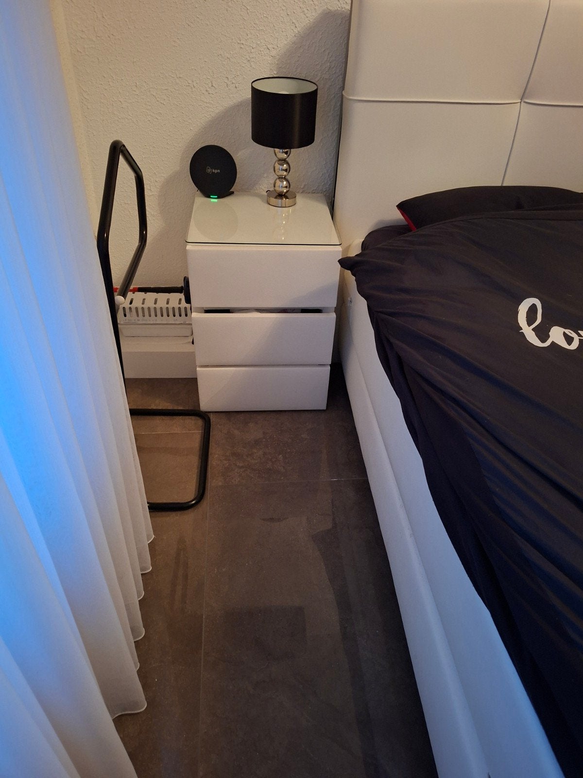 Zo goed als nieuw Swiss Sense bed met matras en nachtkastjes, Huis en Inrichting, Ophalen, Overige materialen, Wit, Tweepersoons