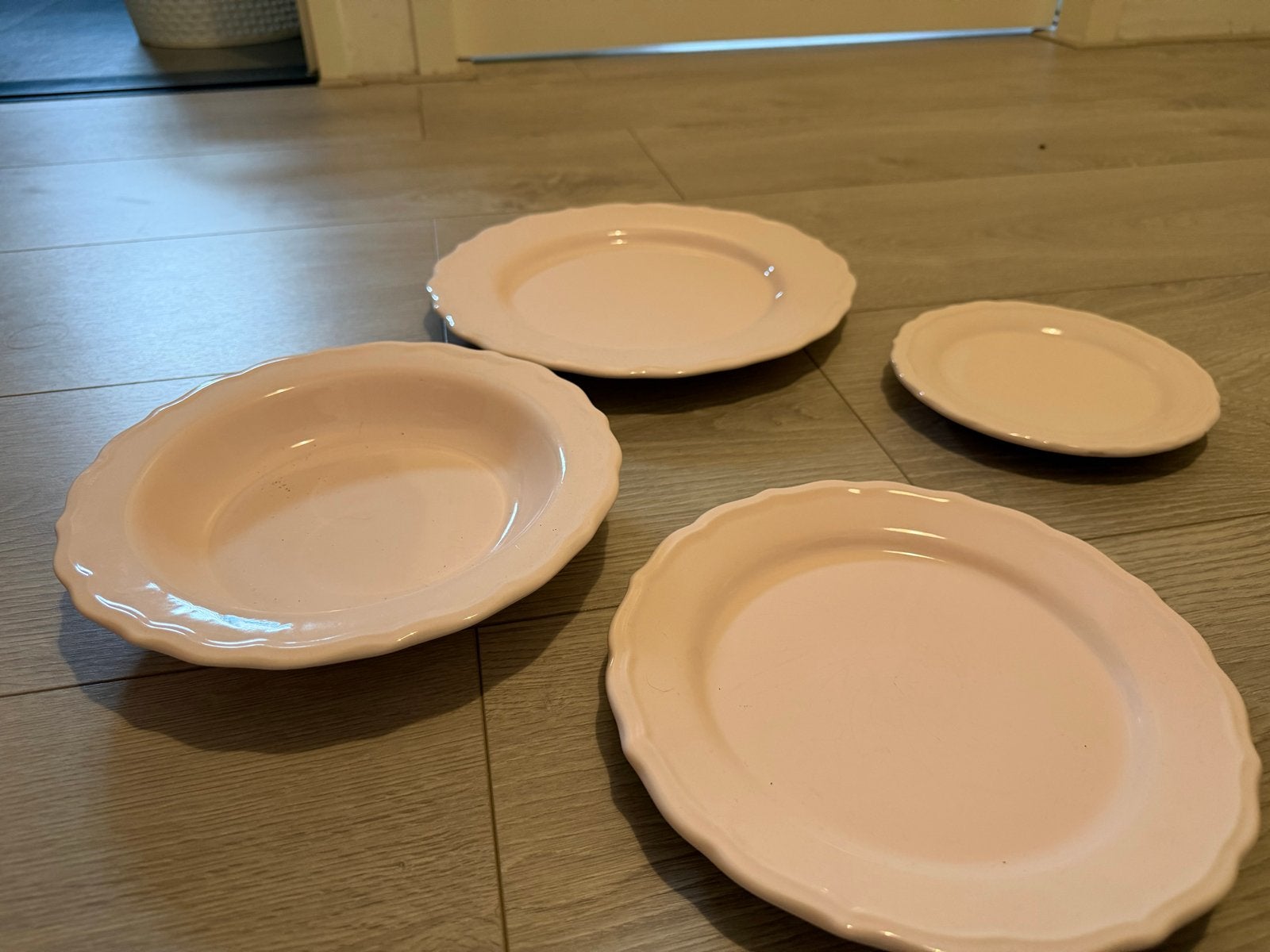 Roze Juliet Stoneware Servies Set van Xenos, Overige merken, Keramiek, Landelijk/Boerenbont, Ophalen of Verzenden
