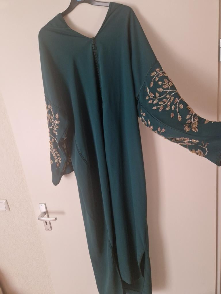 Elegante Groene Kaftan met Gouden Borduurwerk, Maat 38/40 (M), Ophalen of Verzenden, Onbekend, Zo goed als nieuw