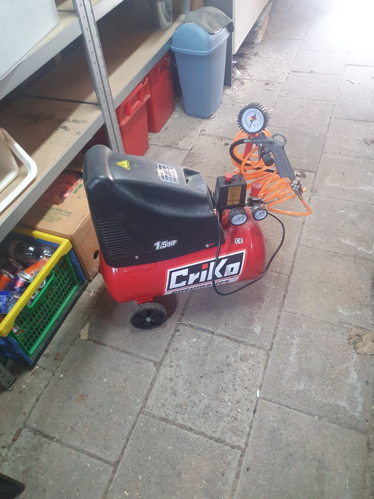 CRIKO Pneumatics Compressor 1.5 PK - Zo goed als nieuw, Ophalen, Zo goed als nieuw