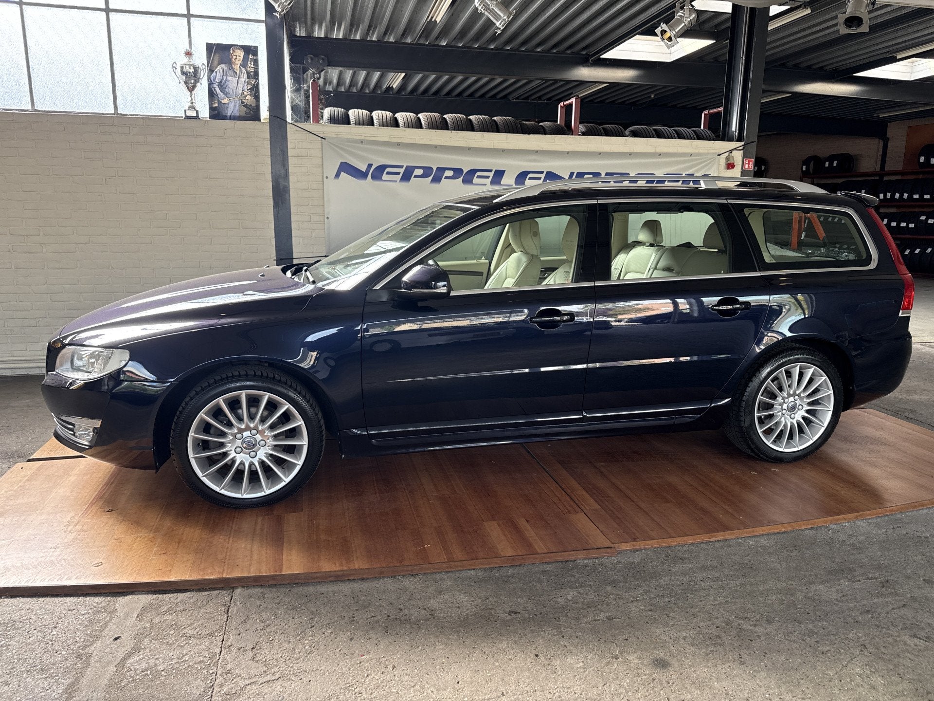 Volvo V70 2.0 T4 Polar+ alle optie's ! (bj 2016, automaat), Gebruikt, Euro 6, 1969 cc, Blauw