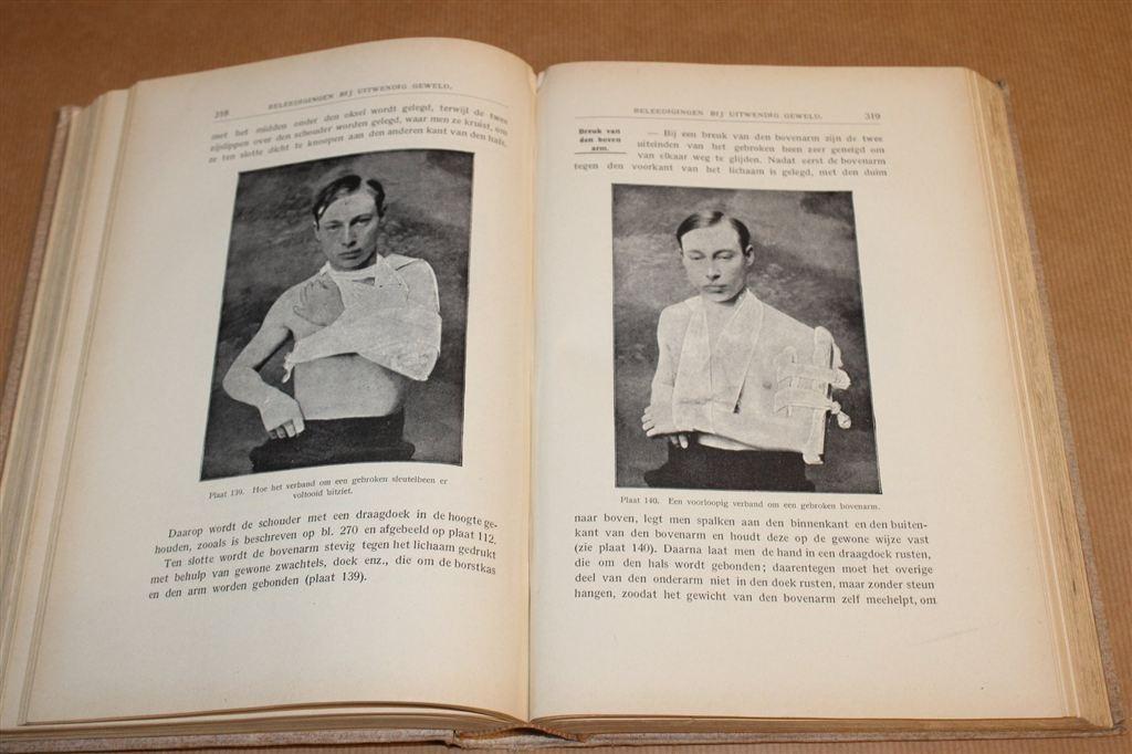 Verpleging In Het Huisgezin [1913] — Antiek Medisch Handboek, Ophalen of Verzenden, Gelezen