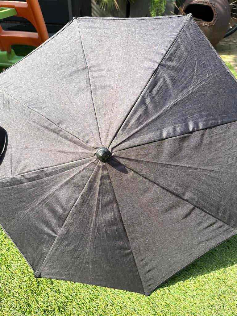 Zwarte parasol met klembevestiging, Kinderen en Baby's, Kinderwagens en Combinaties, Ophalen of Verzenden, Zo goed als nieuw