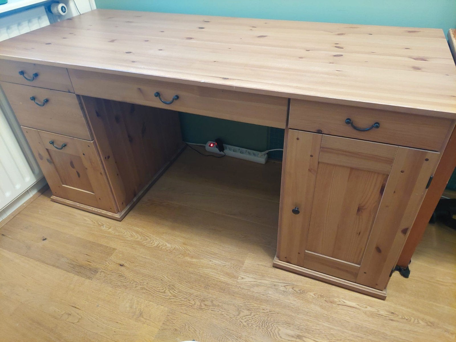 Prachtig vol grenen bureau met lades en een hangmap lade, Ophalen, Gebruikt, Hout, Bruin