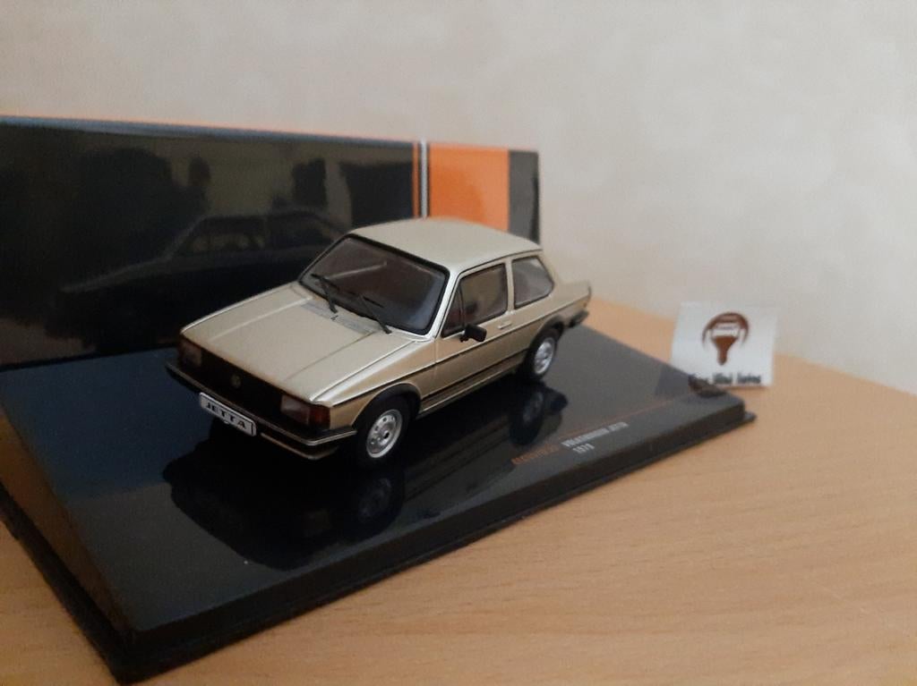 Volkswagen Jetta I 1979 in beige metallic van IXO 1:43