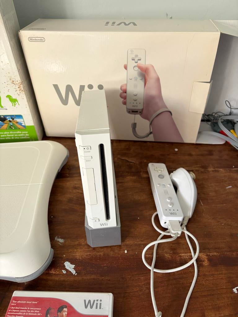 Wii Console Bundel met Wii Fit Board, Controllers en Spellen, Spelcomputers en Games, Ophalen, Gebruikt, Overige genres, Eén computer