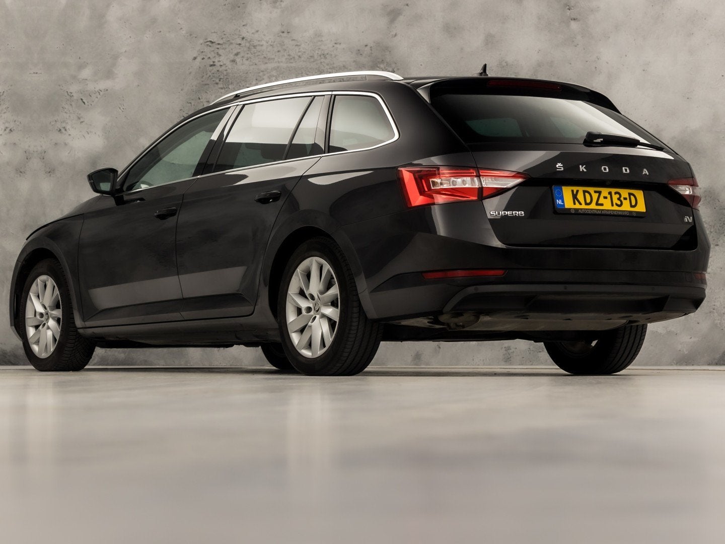 Skoda Superb Combi 1.4 TSI iV Business Sport 218Pk Automaat, Stof, Gebruikt, 4 cilinders, Zwart