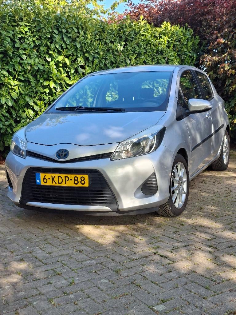 Toyota Yaris 1.5 Full Hybrid CVT 5DR 2013 met NAP, Auto's, Euro 5, 74 pk, Zwart, 4 cilinders