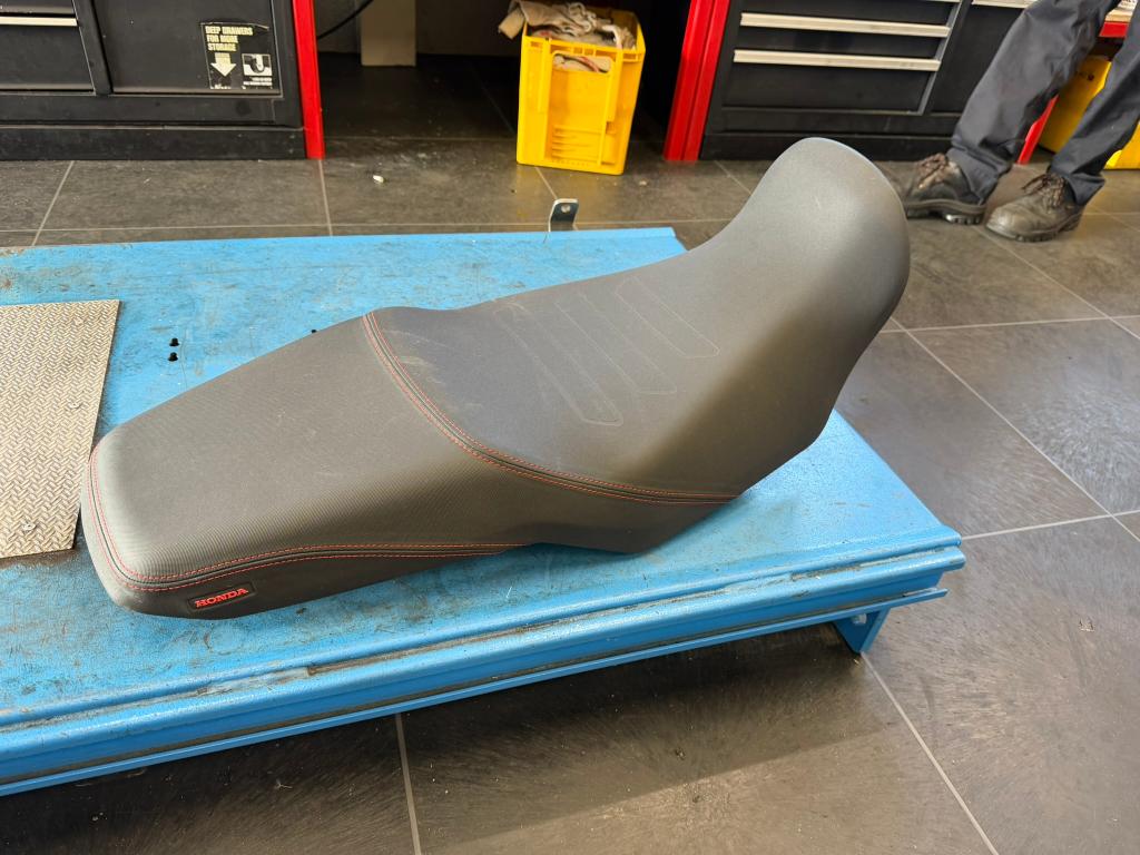 Honda Transalp 750 Comfortzadel Nette staat!, Ophalen of Verzenden, Gebruikt