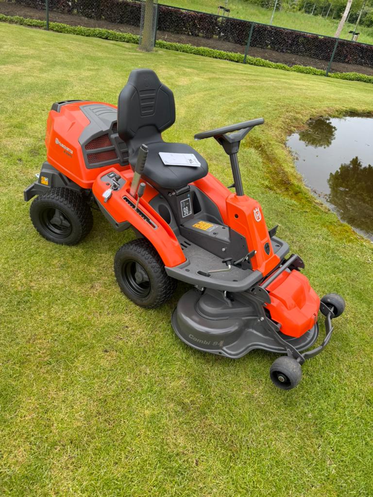 Zeer mooie husqvarna R214TC comfort edition frontmaaier, Ophalen of Verzenden, Zo goed als nieuw