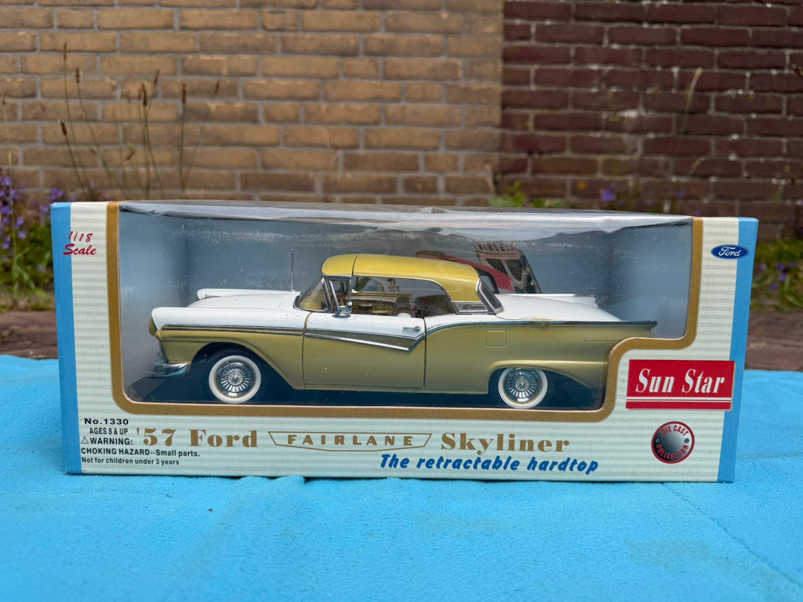 Sun Star '57 Ford Fairlane Skyliner 1:18 schaalmodel, Hobby en Vrije tijd, Modelauto's | 1:18, Ophalen of Verzenden, Nieuw, Auto