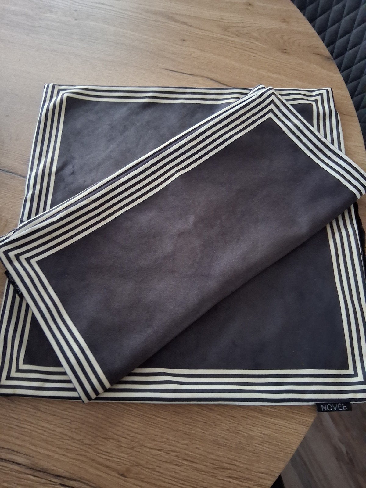 GRATIS 2 Kussenhoesjes 40x40cm, Huis en Inrichting, Ophalen, Zwart, Vierkant, Zo goed als nieuw