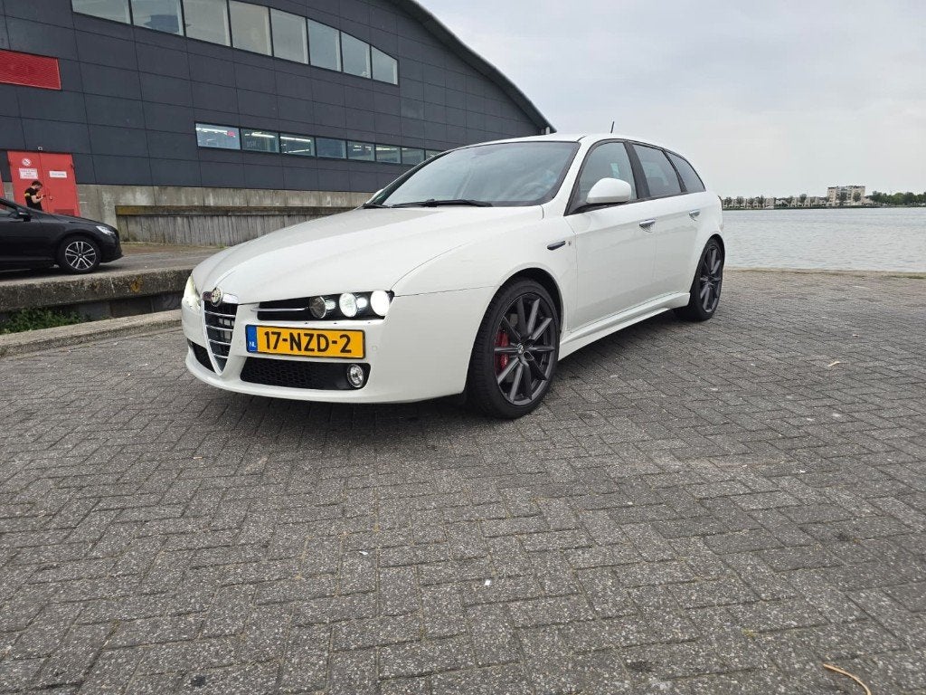 Alfa Romeo 159 Sportwagon 1.750 TBi Ti 200PK 2009 Wit, Voorwielaandrijving, Euro 5, Zwart, 4 cilinders