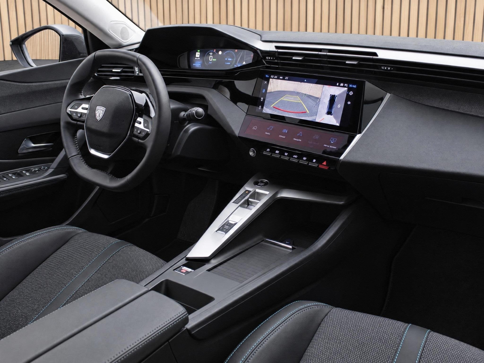 Peugeot e-408 Allure 58 kWh VOORRAAD KORTING, Auto's, 12 maanden, 453 km, 213 pk, Leder en Stof